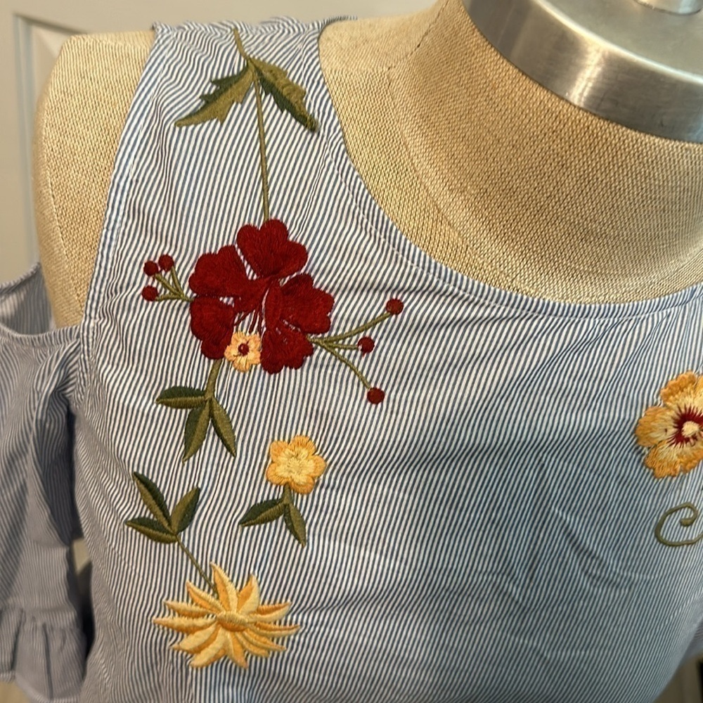 WORLD TOGETHER EMBROIDERED COLD SHOULDER TOP SZ S EVERYDAY SPRING SUMMER - Picture 3 of 9